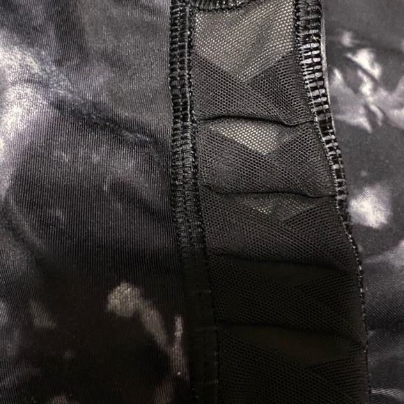 Lululemon Cropped Legging with Ruched Siding, size 6 - Picture 5 of 6